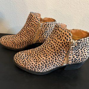 Arizona Womens Spotted Animal Canyon Block Heel Booties - Size 7.5